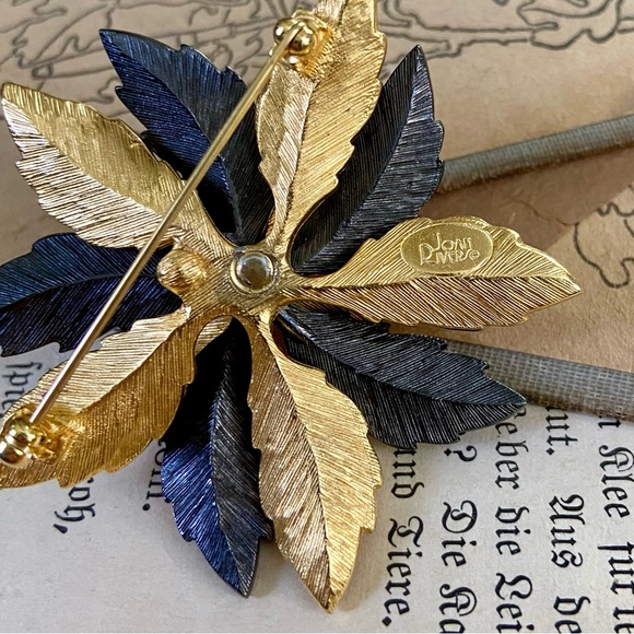 Vintage Joan Rivers black & gold tone Desert Cactus rhinestone accented brooch - Picture 10 of 10